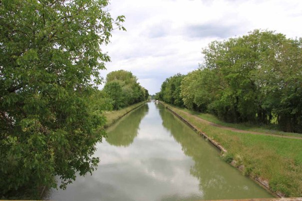Feeder canal to Lateral canal of the Loire.