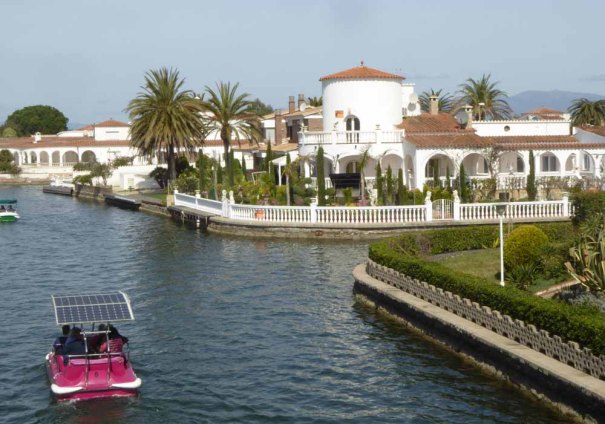 Posh Canalside House and Solar powered boat