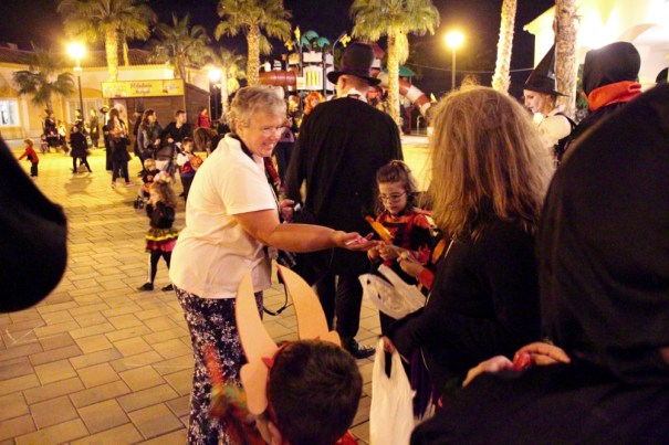 Odd Lady handing out eyeballs