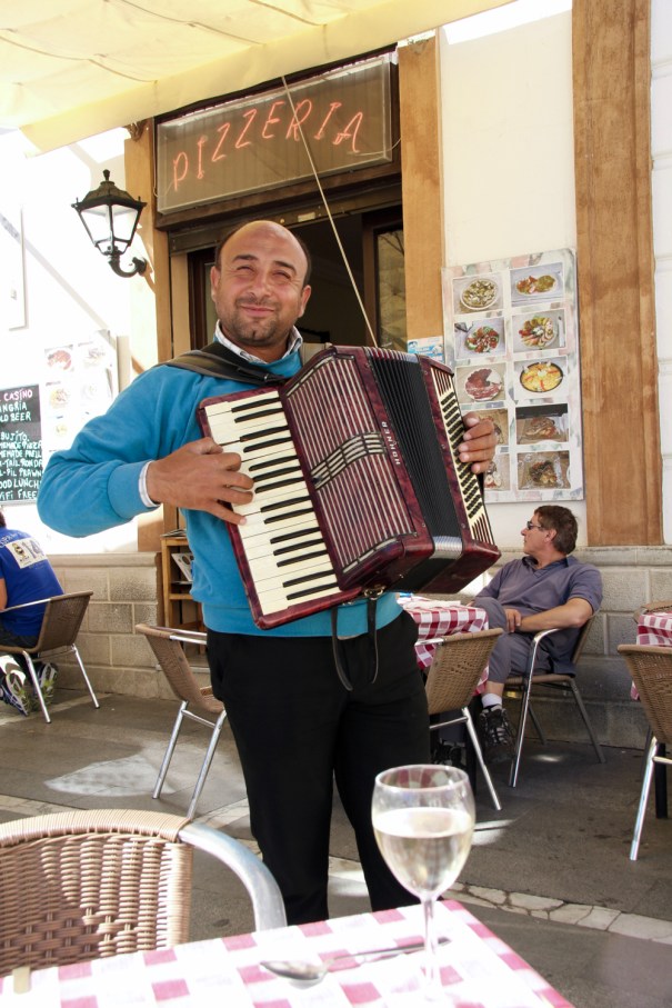 Restaurant Casino ..Accompaniment